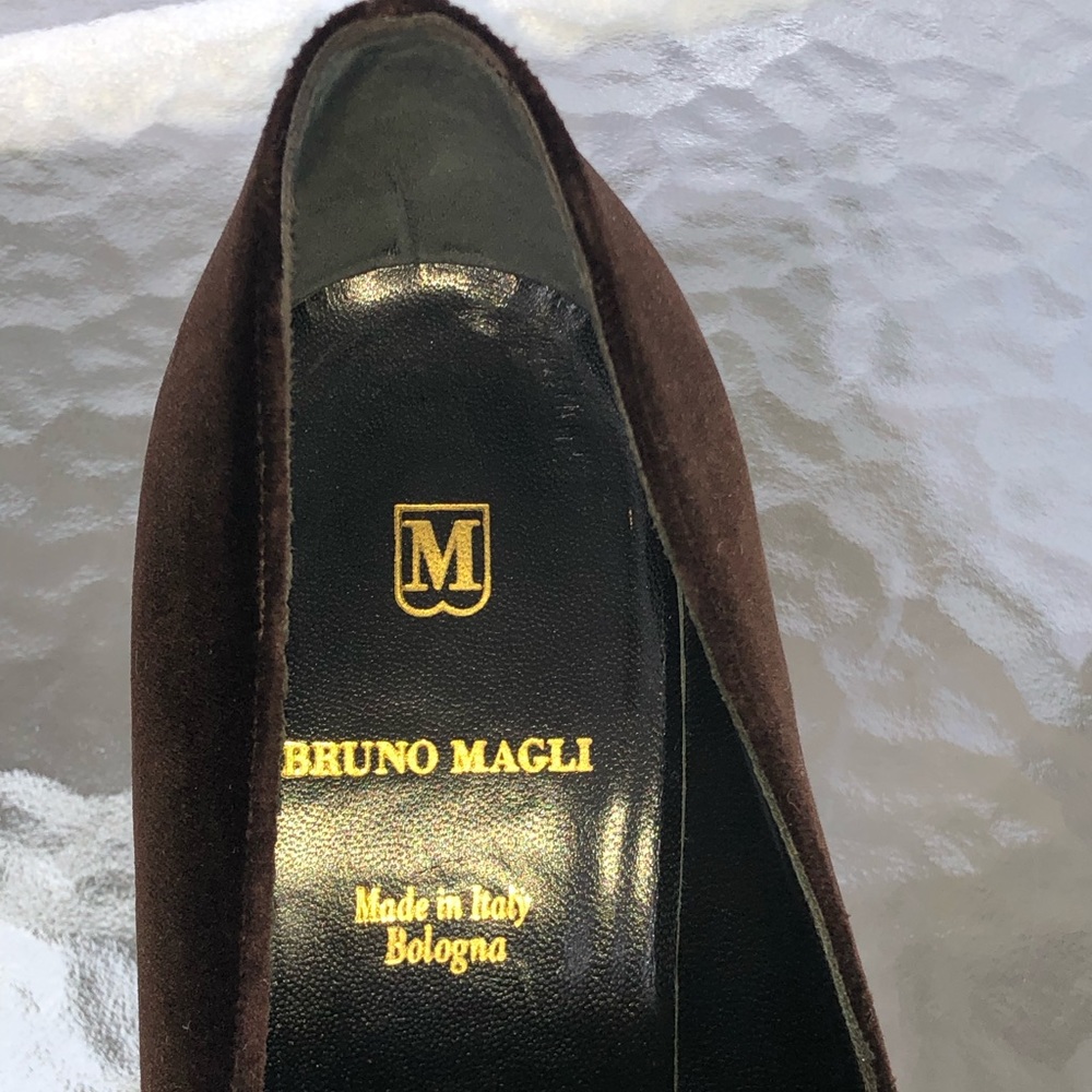 NIB Bruno Magli Brown Velvet Heeled Loafers - Picture 4 of 8